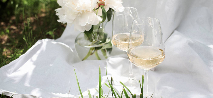 На майской волне: до -30% на вино и крепкие напитки